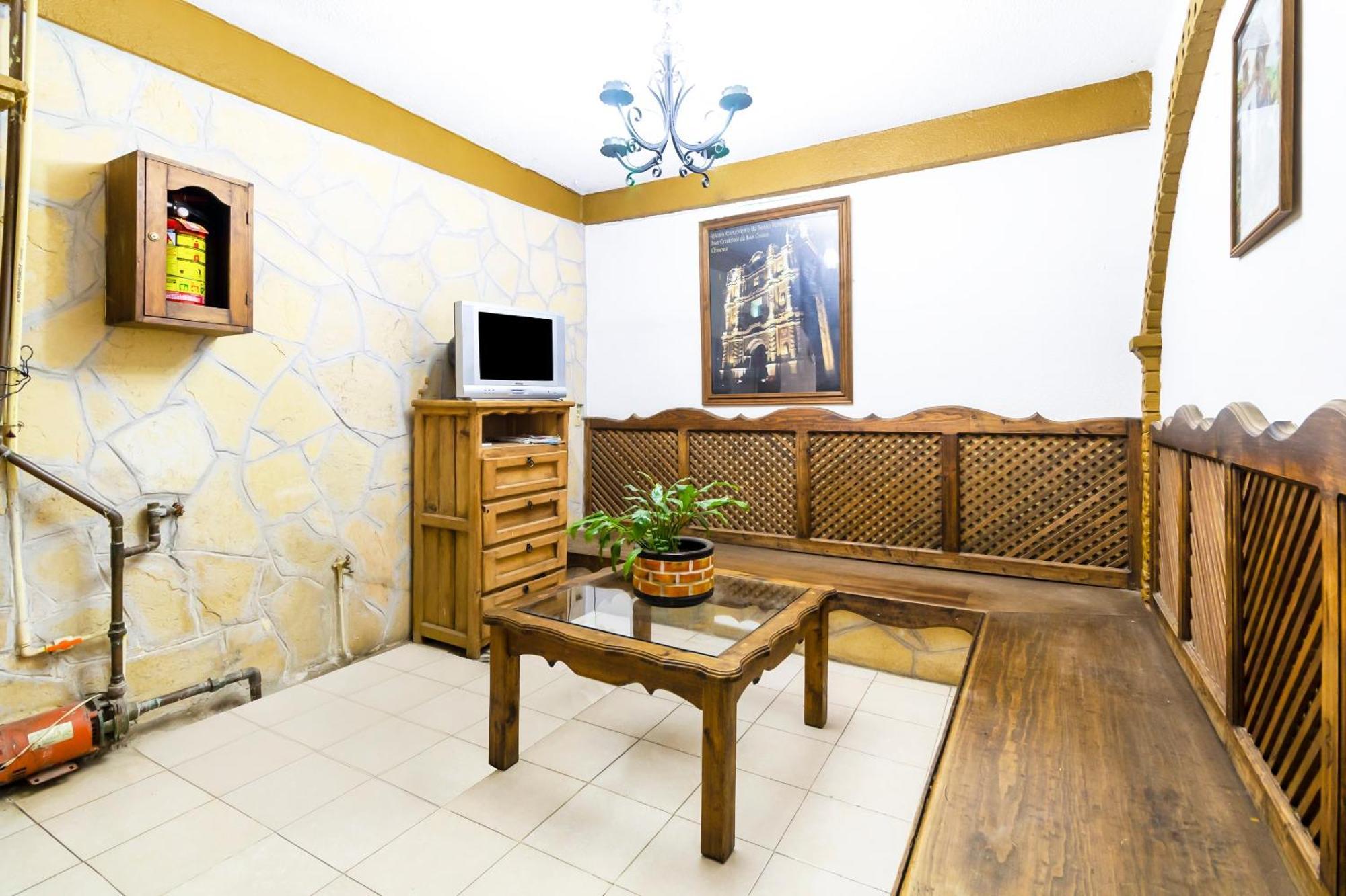 Oyo Hotel La Luna, Templo De Santo Domingo De Guzman Сан-Кристобаль-де-Ла-Касас Экстерьер фото