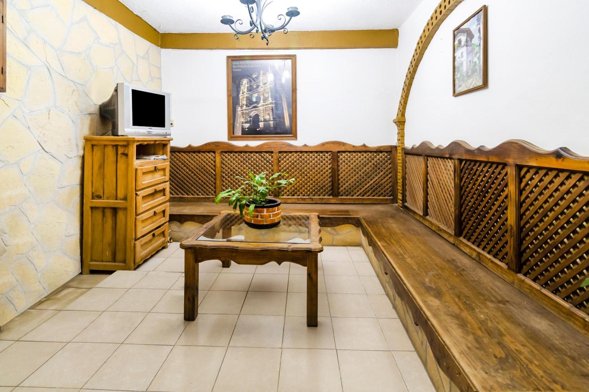 Oyo Hotel La Luna, Templo De Santo Domingo De Guzman Сан-Кристобаль-де-Ла-Касас Экстерьер фото